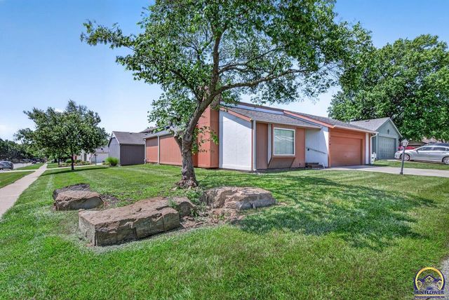 5701 SW Arrowhead CT, Topeka, KS 66614