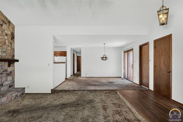 5701 SW Arrowhead CT, Topeka, KS 66614