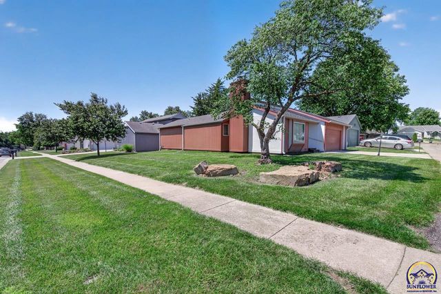 5701 SW Arrowhead CT, Topeka, KS 66614