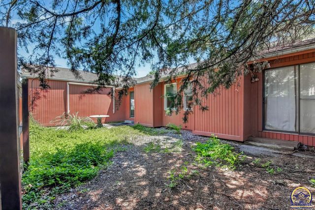 5701 SW Arrowhead CT, Topeka, KS 66614