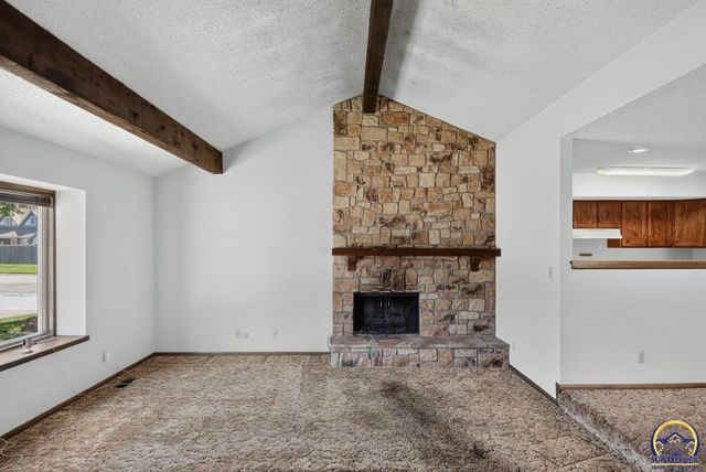 5701 SW Arrowhead CT, Topeka, KS 66614