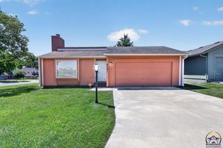 5701 SW Arrowhead CT, Topeka, KS 66614