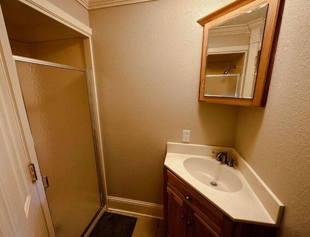 38 Martha Lane, Huntsville, TX 77320
