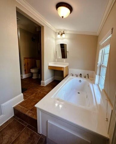 38 Martha Lane, Huntsville, TX 77320