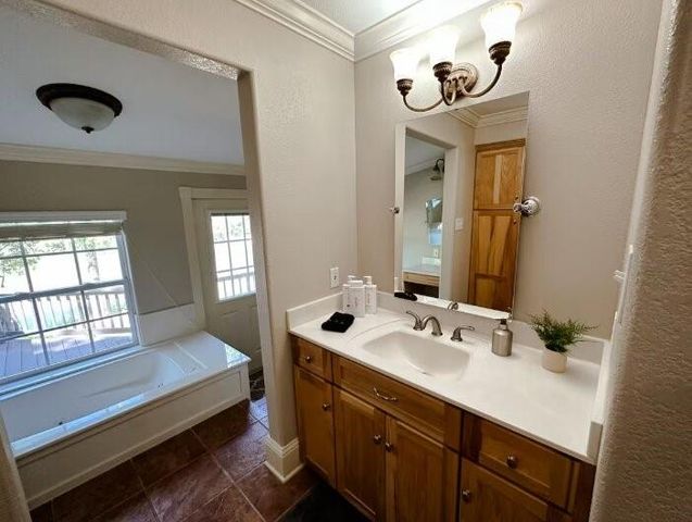 38 Martha Lane, Huntsville, TX 77320