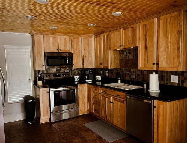 38 Martha Lane, Huntsville, TX 77320
