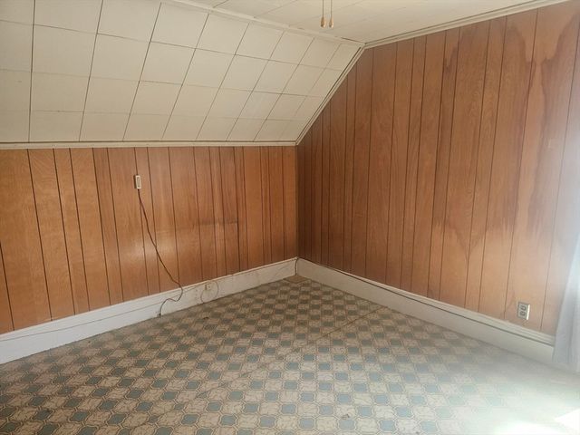 9 Spring St, Montague, MA 01376