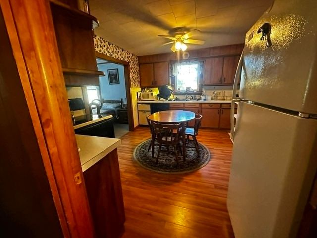 9 Spring St, Montague, MA 01376