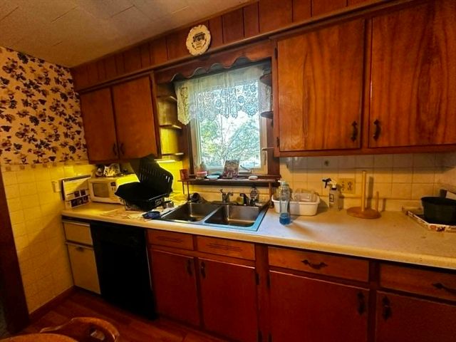 9 Spring St, Montague, MA 01376