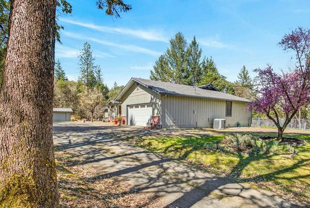 2542 Thomas Terrace, Grants Pass, OR 97527