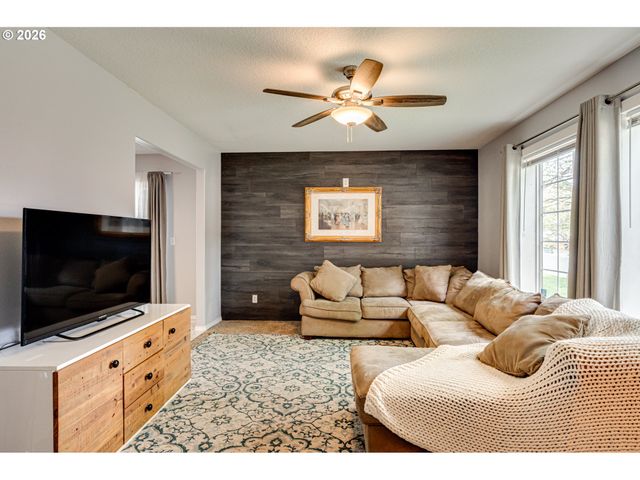 1978 MEADOWOOD Loop, Woodland, WA 98674