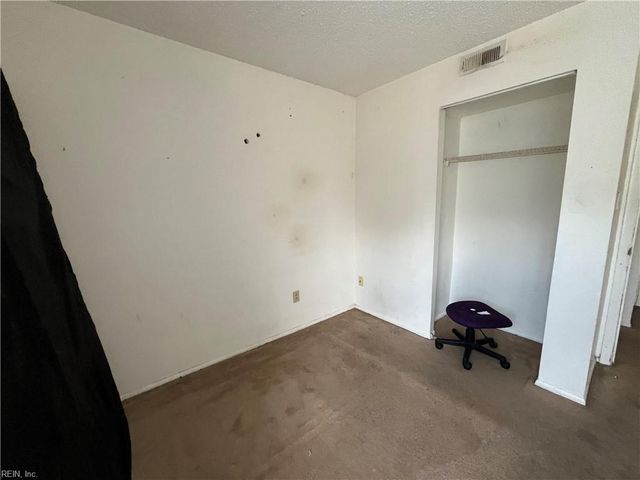 404 Resort CT, Virginia Beach, VA 23462