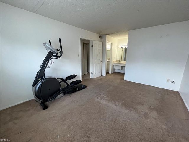 404 Resort CT, Virginia Beach, VA 23462