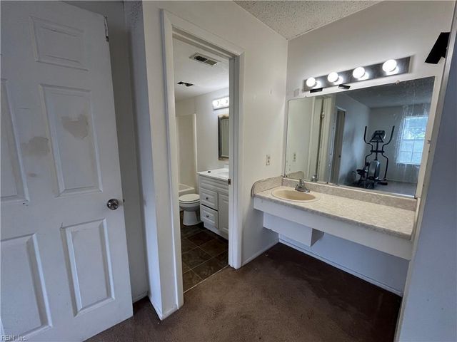 404 Resort CT, Virginia Beach, VA 23462