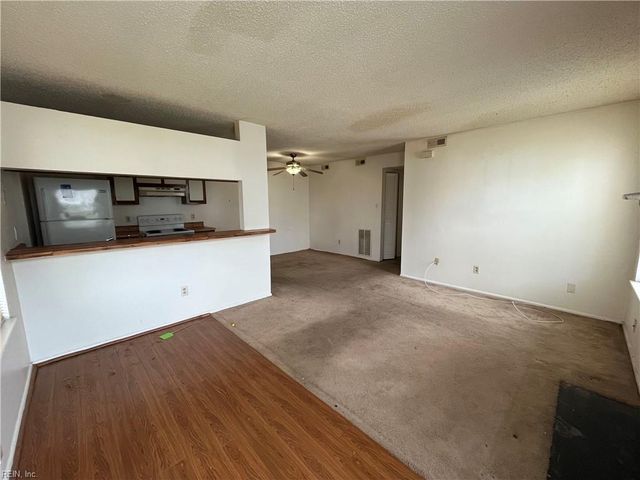 404 Resort CT, Virginia Beach, VA 23462