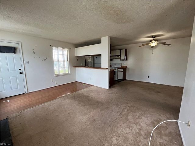 404 Resort CT, Virginia Beach, VA 23462