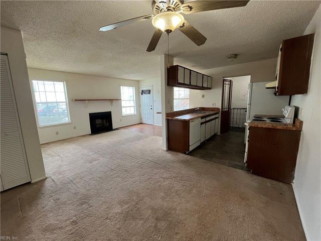404 Resort CT, Virginia Beach, VA 23462