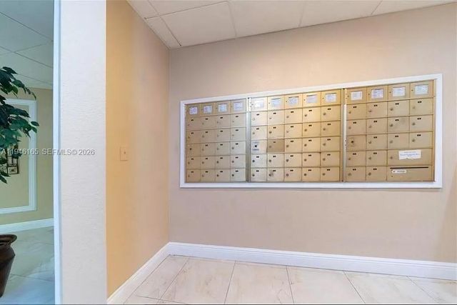 3800 N Hills Dr 406, Hollywood, FL 33021