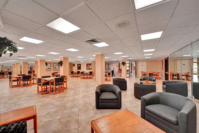 3800 N Hills Dr 406, Hollywood, FL 33021