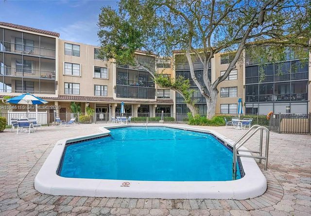 3800 N Hills Dr 406, Hollywood, FL 33021