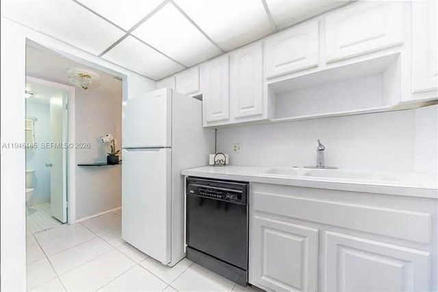 3800 N Hills Dr 406, Hollywood, FL 33021