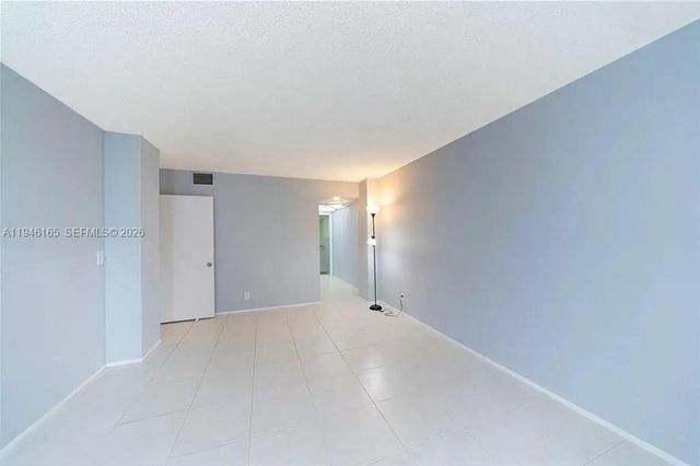 3800 N Hills Dr 406, Hollywood, FL 33021
