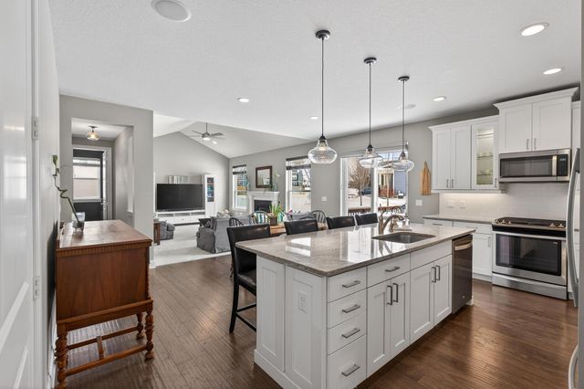 303 Primrose Path N, Bayport, MN 55003