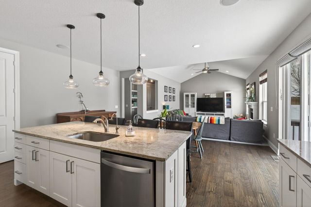 303 Primrose Path N, Bayport, MN 55003