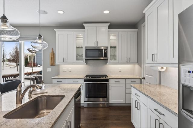 303 Primrose Path N, Bayport, MN 55003