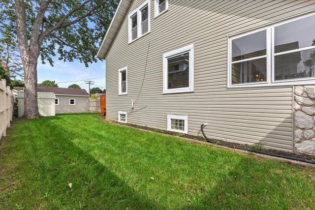 7100 24th AVENUE, Kenosha, WI 53143
