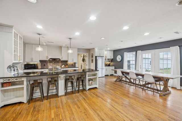 250 Awalt Dr, Winchester, TN 37398