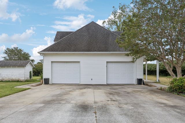 250 Awalt Dr, Winchester, TN 37398