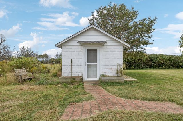 250 Awalt Dr, Winchester, TN 37398