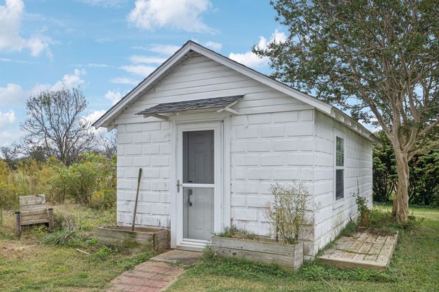 250 Awalt Dr, Winchester, TN 37398