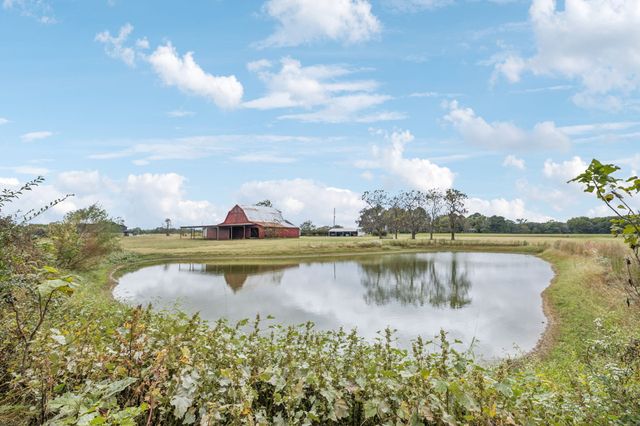 250 Awalt Dr, Winchester, TN 37398