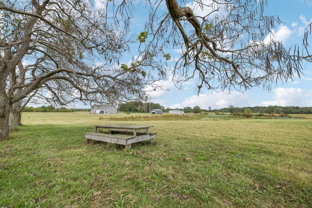 250 Awalt Dr, Winchester, TN 37398