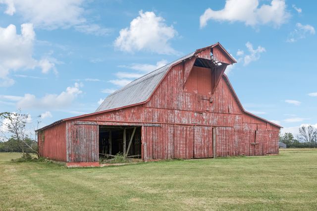 250 Awalt Dr, Winchester, TN 37398