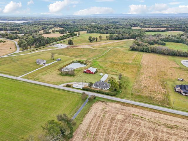 250 Awalt Dr, Winchester, TN 37398