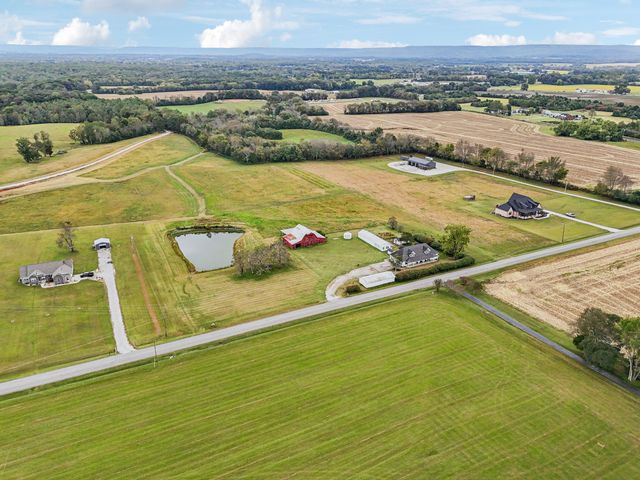 250 Awalt Dr, Winchester, TN 37398