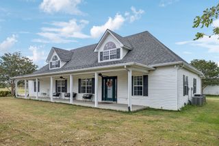 250 Awalt Dr, Winchester, TN 37398