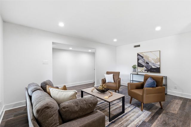 2814 Lindbergh Drive, Dallas, TX 75228