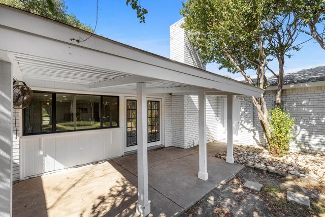 2814 Lindbergh Drive, Dallas, TX 75228