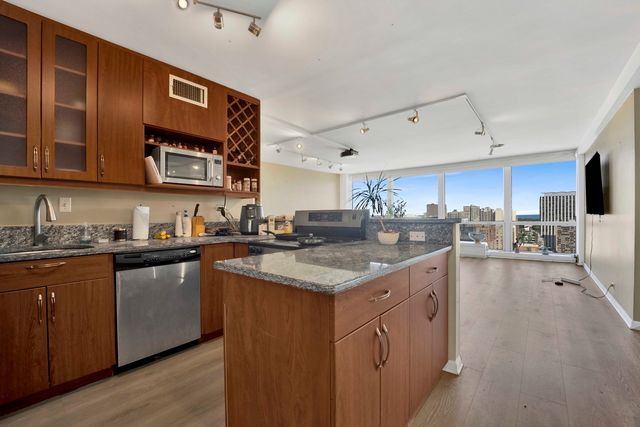 340 W Diversey Parkway 2718, Chicago, IL 60657