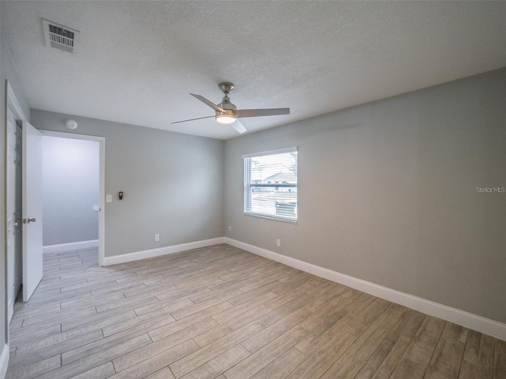 Image 16 of property listing at 2419 RIO PINAR LAKES BOULEVARD, Orlando, FL 32822