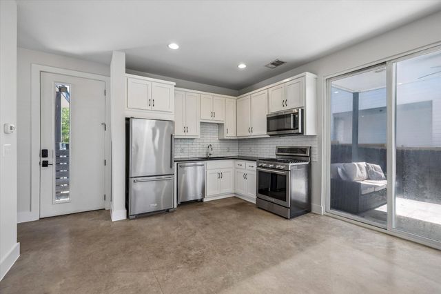 1182 Ridgeway DR B, Austin, TX 78702