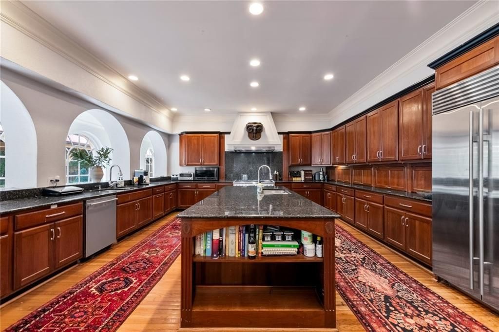 Image 5 of property listing at 15380 Tullgean Drive, Milton, GA 30004