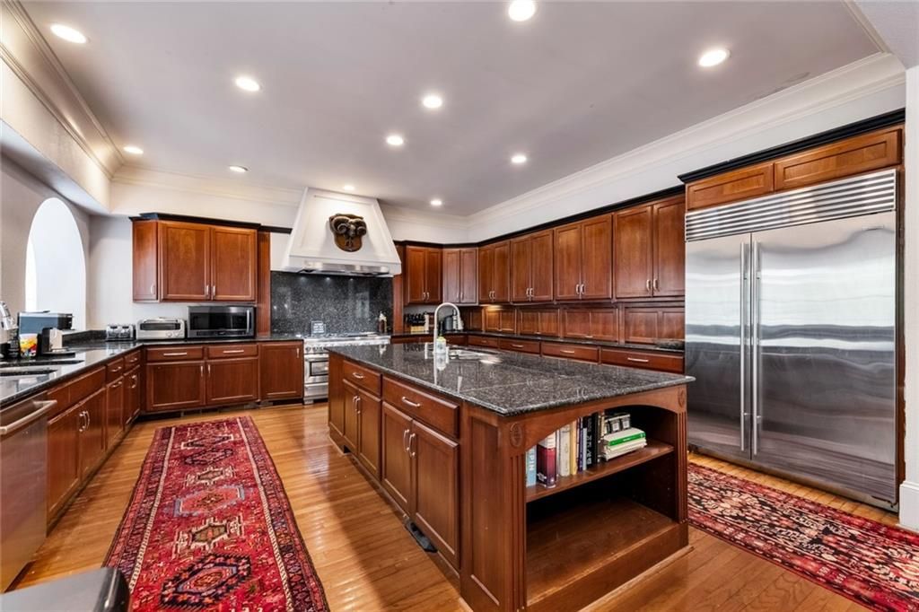 Image 7 of property listing at 15380 Tullgean Drive, Milton, GA 30004