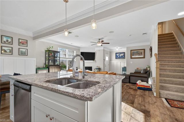1520 Roselynn LN, Virginia Beach, VA 23454