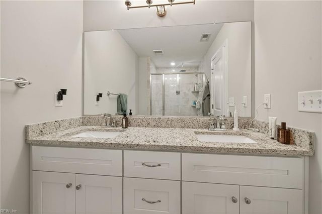 1520 Roselynn LN, Virginia Beach, VA 23454