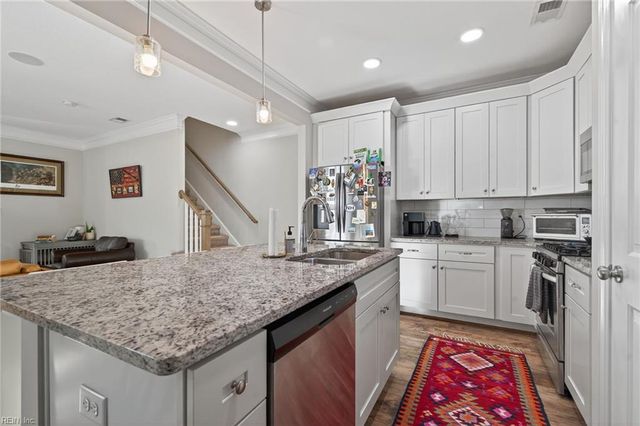 1520 Roselynn LN, Virginia Beach, VA 23454
